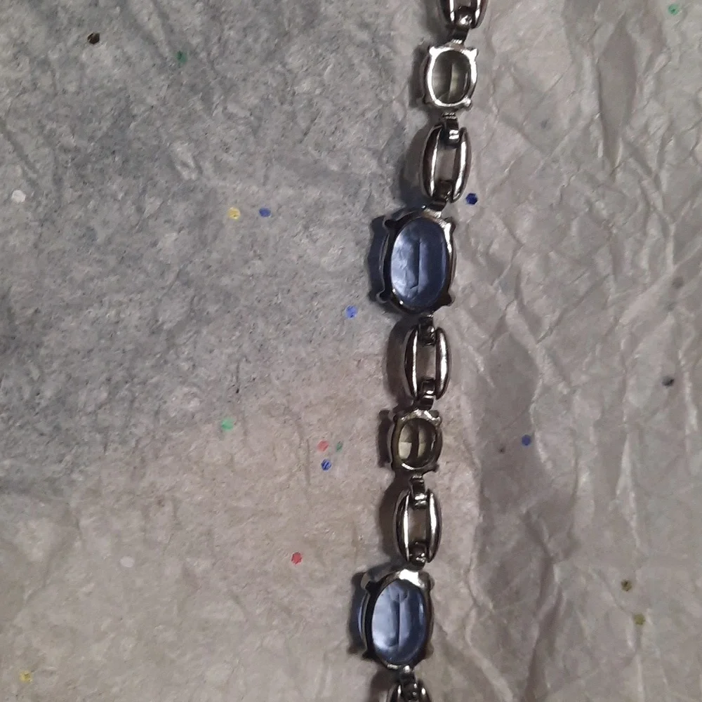 Zwarovski crystal Necklace - Picture 9 of 16